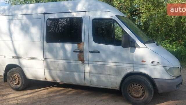 Белый Мерседес Sprinter, объемом двигателя 2.15 л и пробегом 300 тыс. км за 5500 $, фото 1 на Automoto.ua