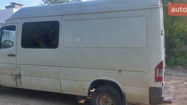 Белый Мерседес Sprinter, объемом двигателя 2.15 л и пробегом 300 тыс. км за 5500 $, фото 7 на Automoto.ua