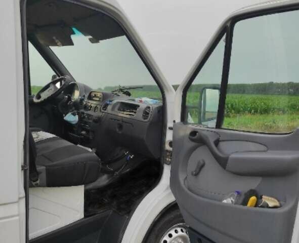 Белый Мерседес Sprinter, объемом двигателя 2.15 л и пробегом 389 тыс. км за 7200 $, фото 5 на Automoto.ua