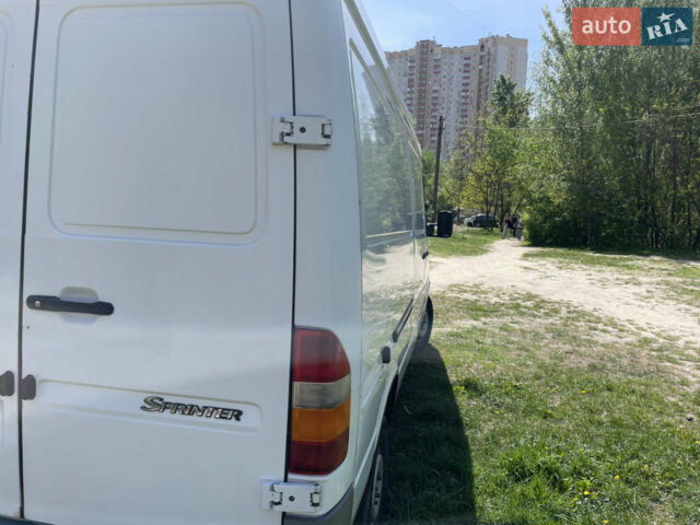 Белый Мерседес Sprinter, объемом двигателя 2.1 л и пробегом 316 тыс. км за 7800 $, фото 5 на Automoto.ua