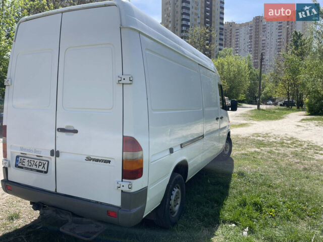 Белый Мерседес Sprinter, объемом двигателя 2.1 л и пробегом 316 тыс. км за 7800 $, фото 4 на Automoto.ua