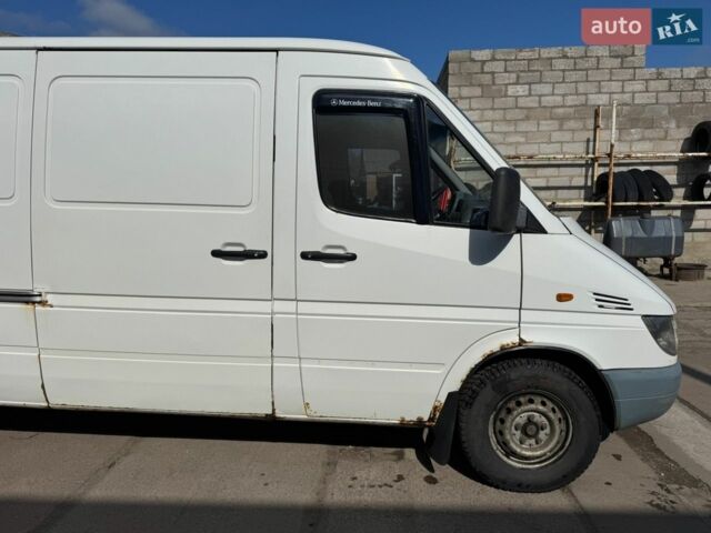 Белый Мерседес Sprinter, объемом двигателя 2.1 л и пробегом 840 тыс. км за 5500 $, фото 3 на Automoto.ua