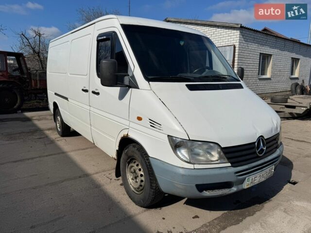 Белый Мерседес Sprinter, объемом двигателя 2.1 л и пробегом 840 тыс. км за 5500 $, фото 2 на Automoto.ua