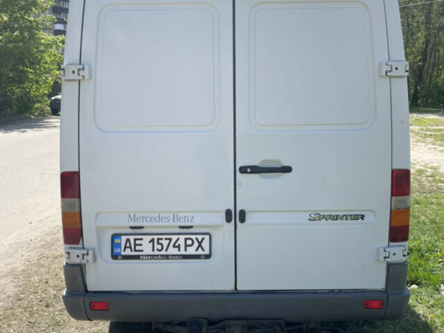 Белый Мерседес Sprinter, объемом двигателя 2.1 л и пробегом 316 тыс. км за 7800 $, фото 6 на Automoto.ua