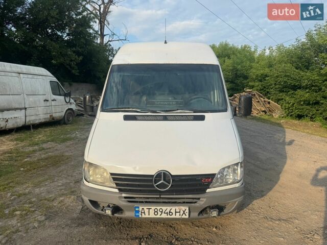 Белый Мерседес Sprinter, объемом двигателя 2.15 л и пробегом 800 тыс. км за 4900 $, фото 2 на Automoto.ua