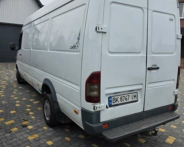 Белый Мерседес Sprinter, объемом двигателя 2.7 л и пробегом 606 тыс. км за 11900 $, фото 9 на Automoto.ua