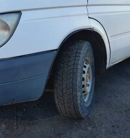 Белый Мерседес Sprinter, объемом двигателя 2.15 л и пробегом 337 тыс. км за 7200 $, фото 8 на Automoto.ua