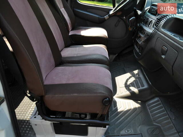 Белый Мерседес Sprinter, объемом двигателя 2.2 л и пробегом 900 тыс. км за 9000 $, фото 35 на Automoto.ua