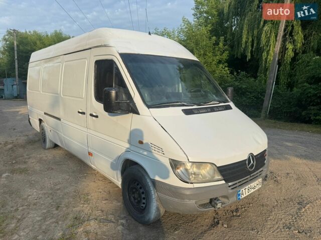 Белый Мерседес Sprinter, объемом двигателя 2.15 л и пробегом 800 тыс. км за 4900 $, фото 4 на Automoto.ua