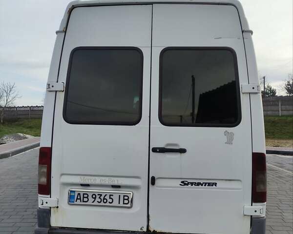 Белый Мерседес Sprinter, объемом двигателя 2.15 л и пробегом 355 тыс. км за 5800 $, фото 4 на Automoto.ua