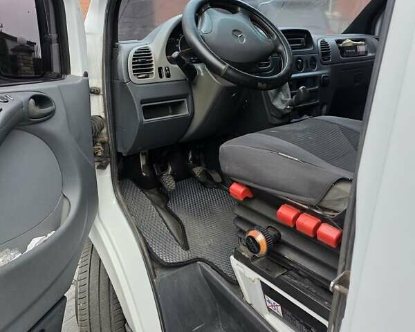 Белый Мерседес Sprinter, объемом двигателя 2.7 л и пробегом 606 тыс. км за 11900 $, фото 4 на Automoto.ua