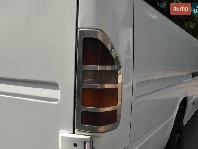 Белый Мерседес Sprinter, объемом двигателя 2.2 л и пробегом 900 тыс. км за 9000 $, фото 21 на Automoto.ua