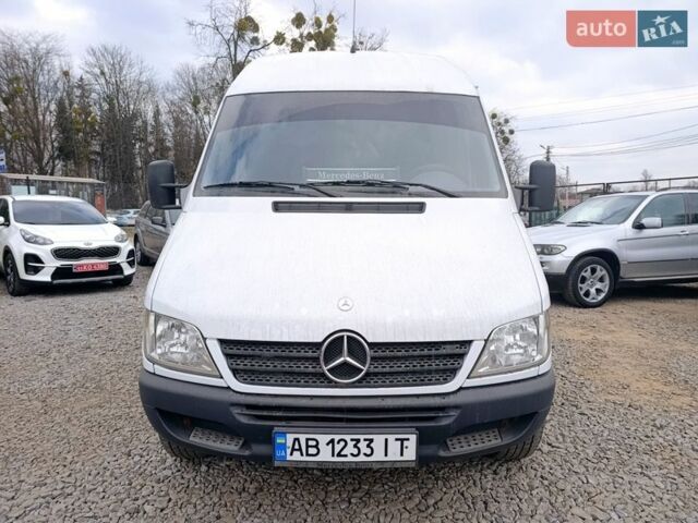 Белый Мерседес Sprinter, объемом двигателя 2.2 л и пробегом 380 тыс. км за 9700 $, фото 3 на Automoto.ua