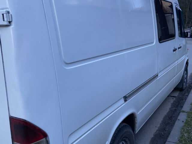 Белый Мерседес Sprinter, объемом двигателя 2.1 л и пробегом 787 тыс. км за 8850 $, фото 2 на Automoto.ua