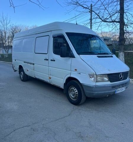 Белый Мерседес Sprinter, объемом двигателя 2.9 л и пробегом 680 тыс. км за 5000 $, фото 1 на Automoto.ua