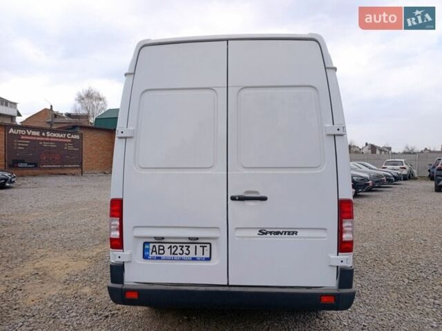 Белый Мерседес Sprinter, объемом двигателя 2.2 л и пробегом 380 тыс. км за 9700 $, фото 8 на Automoto.ua