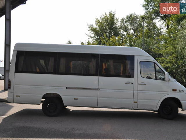 Белый Мерседес Sprinter, объемом двигателя 2.2 л и пробегом 900 тыс. км за 9000 $, фото 5 на Automoto.ua