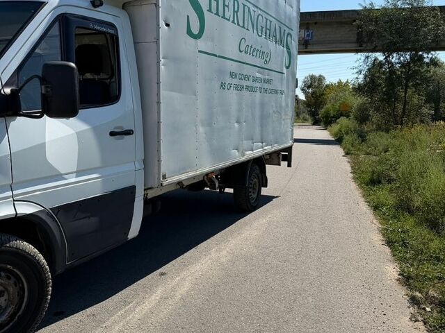 Белый Мерседес Sprinter, объемом двигателя 2.2 л и пробегом 337 тыс. км за 11499 $, фото 3 на Automoto.ua