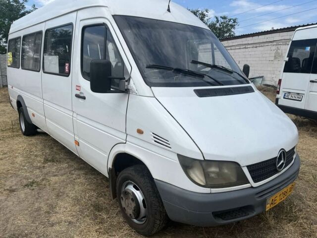 Белый Мерседес Sprinter, объемом двигателя 2.2 л и пробегом 320 тыс. км за 7300 $, фото 3 на Automoto.ua