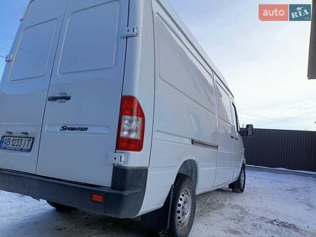 Белый Мерседес Sprinter, объемом двигателя 2.2 л и пробегом 500 тыс. км за 9700 $, фото 4 на Automoto.ua