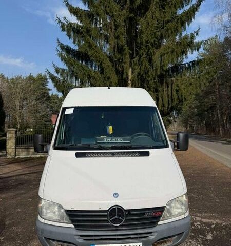 Белый Мерседес Sprinter, объемом двигателя 2.15 л и пробегом 400 тыс. км за 5000 $, фото 3 на Automoto.ua