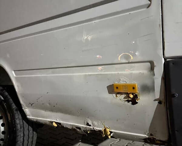 Белый Мерседес Sprinter, объемом двигателя 2.15 л и пробегом 800 тыс. км за 5300 $, фото 9 на Automoto.ua