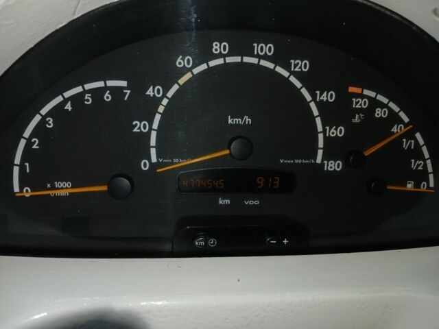 Белый Мерседес Sprinter, объемом двигателя 2.2 л и пробегом 477 тыс. км за 10000 $, фото 5 на Automoto.ua