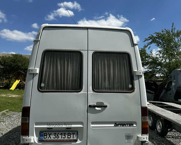 Белый Мерседес Sprinter, объемом двигателя 2.2 л и пробегом 440 тыс. км за 7500 $, фото 2 на Automoto.ua