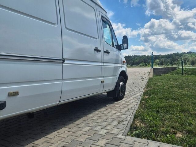Белый Мерседес Sprinter, объемом двигателя 2.7 л и пробегом 460 тыс. км за 16900 $, фото 9 на Automoto.ua