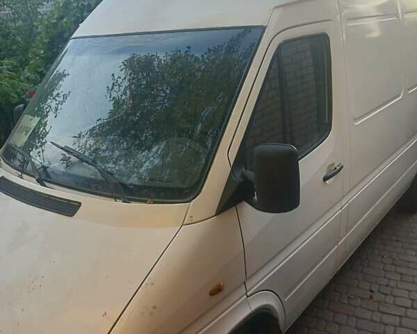 Мерседес Sprinter 2001 у Кривому Розі на Automoto.ua Білий Мерседес Sprinter, об'ємом двигуна 2.69 л та пробігом 1000 тис. км за 9000 $, фото 1 на Automoto.ua