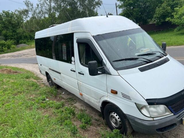 Белый Мерседес Sprinter, объемом двигателя 2.2 л и пробегом 250 тыс. км за 5800 $, фото 3 на Automoto.ua