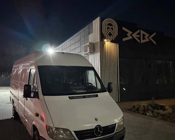 Белый Мерседес Sprinter, объемом двигателя 2.15 л и пробегом 800 тыс. км за 5300 $, фото 5 на Automoto.ua