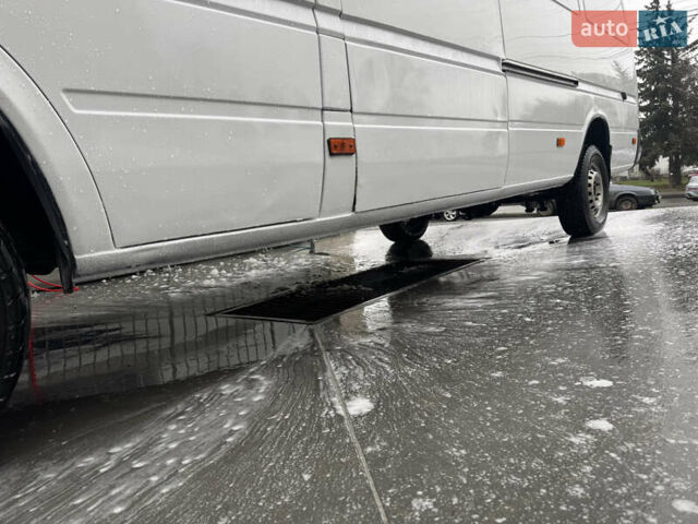 Белый Мерседес Sprinter, объемом двигателя 2.15 л и пробегом 497 тыс. км за 7500 $, фото 2 на Automoto.ua