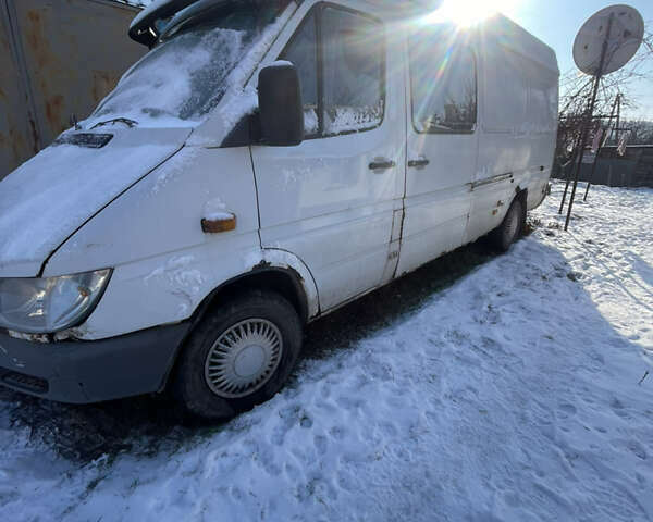Белый Мерседес Sprinter, объемом двигателя 2.15 л и пробегом 560 тыс. км за 4000 $, фото 3 на Automoto.ua