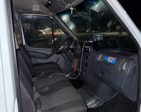 Белый Мерседес Sprinter, объемом двигателя 2.15 л и пробегом 800 тыс. км за 5300 $, фото 14 на Automoto.ua