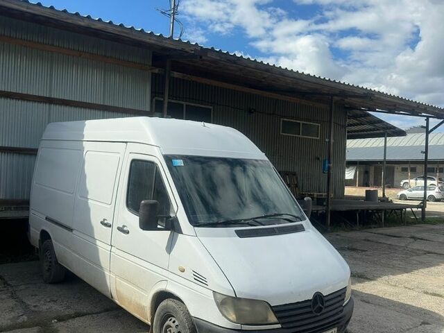 Белый Мерседес Sprinter, объемом двигателя 2.15 л и пробегом 624 тыс. км за 6190 $, фото 2 на Automoto.ua