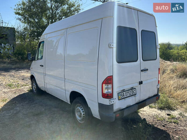 Белый Мерседес Sprinter, объемом двигателя 2.2 л и пробегом 762 тыс. км за 6990 $, фото 4 на Automoto.ua