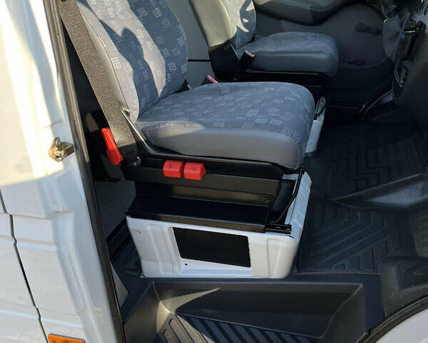 Білий Мерседес Sprinter, об'ємом двигуна 0 л та пробігом 110 тис. км за 21800 $, фото 23 на Automoto.ua