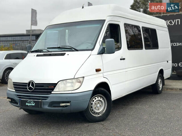 Белый Мерседес Sprinter, объемом двигателя 2.1 л и пробегом 318 тыс. км за 8990 $, фото 2 на Automoto.ua
