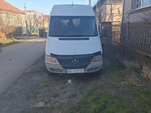 Белый Мерседес Sprinter, объемом двигателя 2.15 л и пробегом 780 тыс. км за 4600 $, фото 3 на Automoto.ua