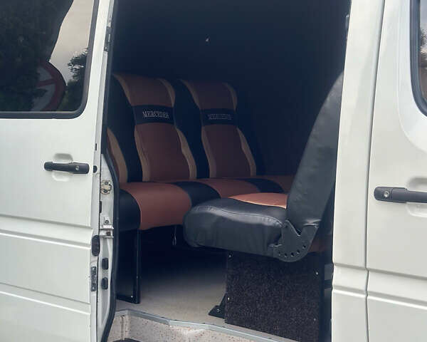 Белый Мерседес Sprinter, объемом двигателя 2.15 л и пробегом 200 тыс. км за 17800 $, фото 7 на Automoto.ua