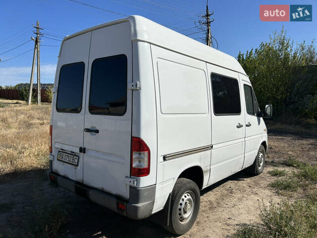 Белый Мерседес Sprinter, объемом двигателя 2.2 л и пробегом 762 тыс. км за 6990 $, фото 3 на Automoto.ua