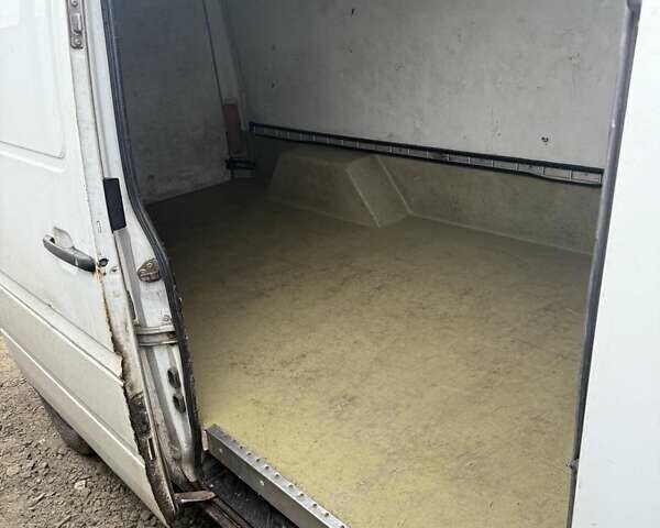 Білий Мерседес Sprinter, об'ємом двигуна 2.15 л та пробігом 677 тис. км за 5500 $, фото 7 на Automoto.ua