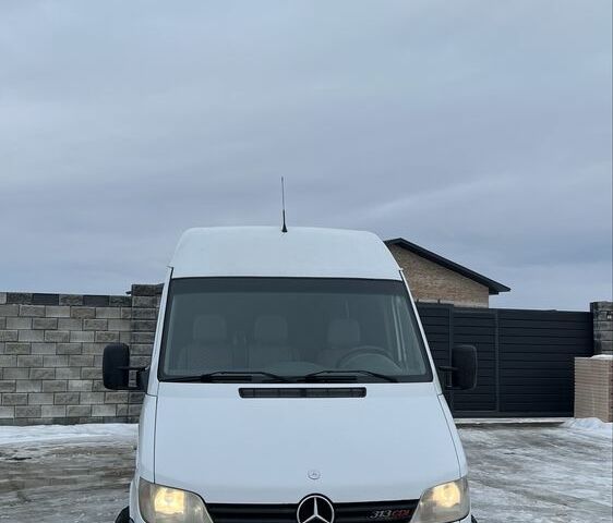 Белый Мерседес Sprinter, объемом двигателя 2.1 л и пробегом 348 тыс. км за 7800 $, фото 2 на Automoto.ua