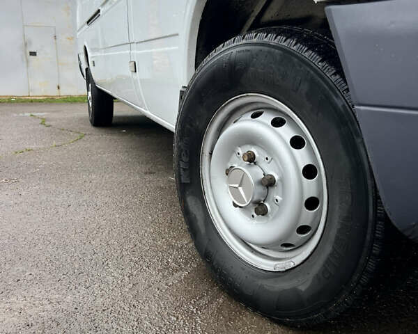 Білий Мерседес Sprinter, об'ємом двигуна 2.7 л та пробігом 900 тис. км за 10000 $, фото 2 на Automoto.ua