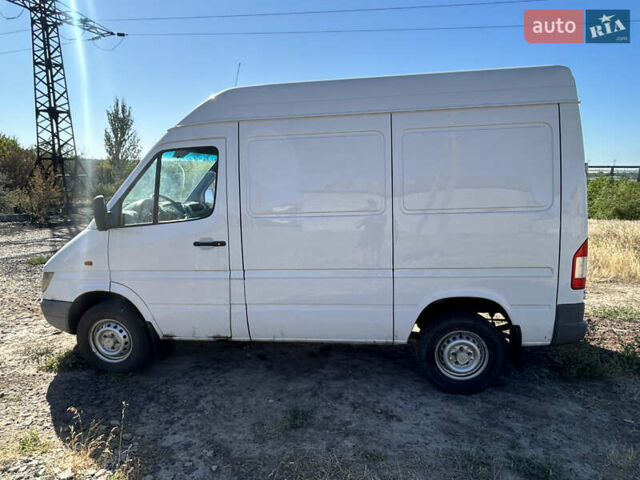 Белый Мерседес Sprinter, объемом двигателя 2.2 л и пробегом 762 тыс. км за 6990 $, фото 5 на Automoto.ua