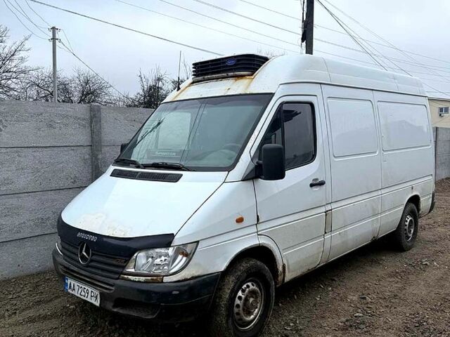 Белый Мерседес Sprinter, объемом двигателя 2.2 л и пробегом 477 тыс. км за 5500 $, фото 4 на Automoto.ua