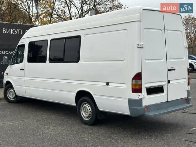 Белый Мерседес Sprinter, объемом двигателя 2.1 л и пробегом 318 тыс. км за 8990 $, фото 5 на Automoto.ua