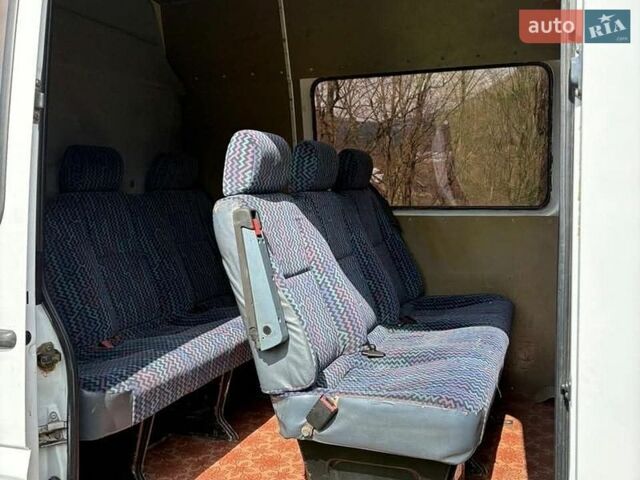 Белый Мерседес Sprinter, объемом двигателя 2.1 л и пробегом 367 тыс. км за 10800 $, фото 3 на Automoto.ua