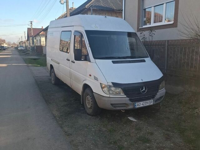 Белый Мерседес Sprinter, объемом двигателя 2.15 л и пробегом 780 тыс. км за 4600 $, фото 1 на Automoto.ua